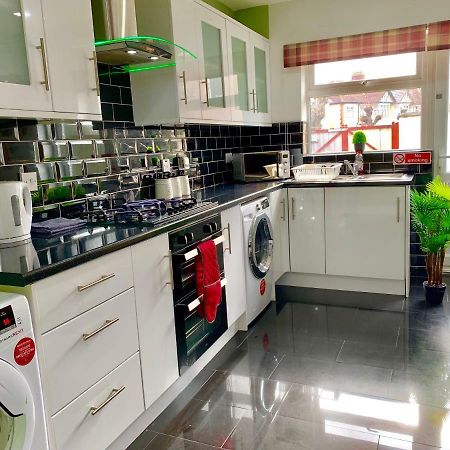 London 2 Bedroom Apartment, Kitchen, Reception And Private Garden Extérieur photo