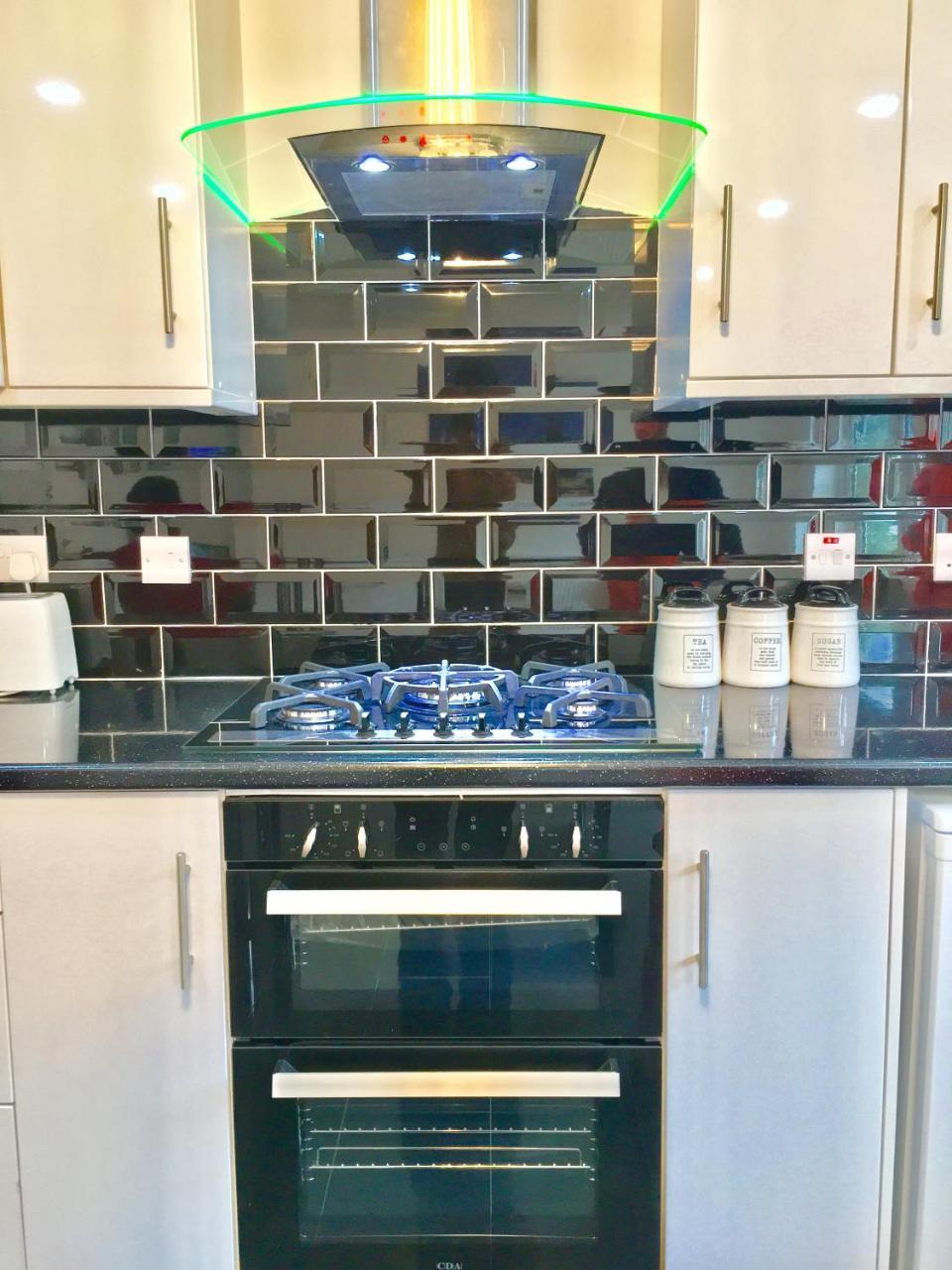 London 2 Bedroom Apartment, Kitchen, Reception And Private Garden Extérieur photo