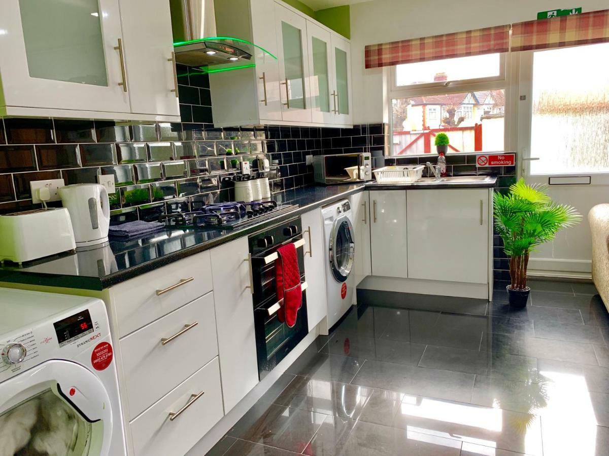 London 2 Bedroom Apartment, Kitchen, Reception And Private Garden Extérieur photo